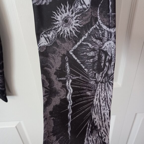 Blackmilk Dark Rites HWMF Leggings XXL - Picture 3 of 5
